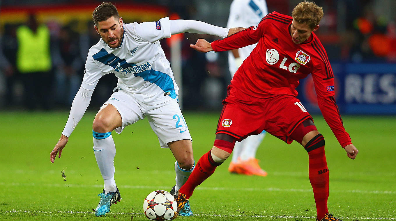 Duell um den Ball: Kießling (r.) gegen Zenits Garcia © 2014 Getty Images