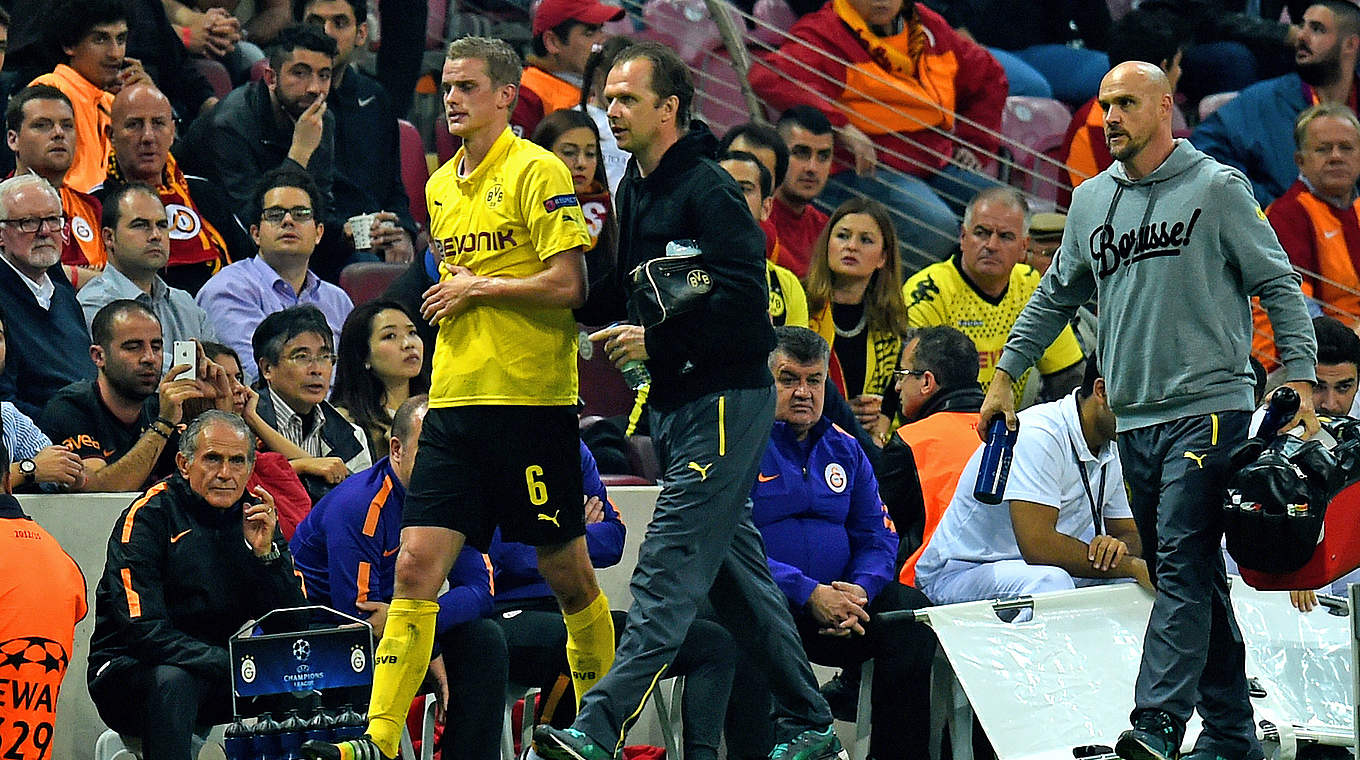 Am Ellbogen verletzt: Lars Bender © 2014 Getty Images