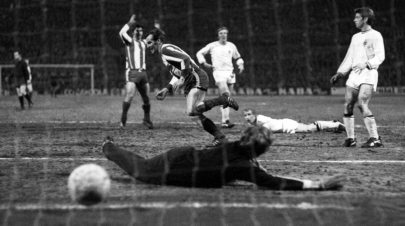 Siegtor 1970: Roth (M.) dreht jubelnd ab, Bayern bezwingt Gladbach 1:0 © imago sportfotodienst
