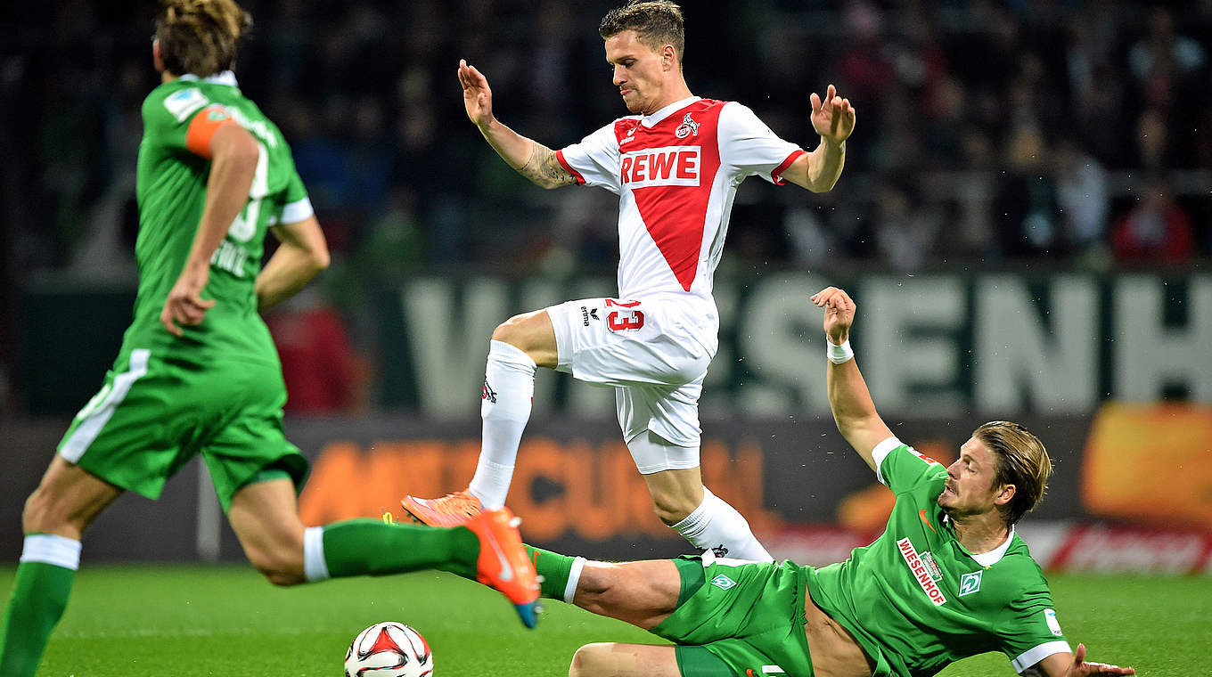 Kampf um den Ball: Bremens Sebastian Prödl (r.) stoppt Simon Zoller © 2014 Getty Images