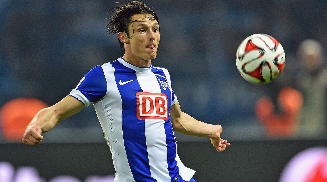 Hertha BSC get things under way on Friday night © 2014 Getty Images