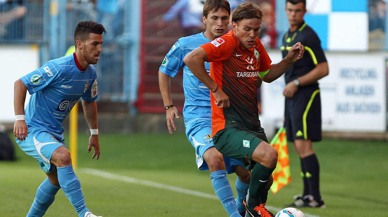 Beim Testspiel 2011 mit den Chemnitzern Birk (M.) und Aydemir (l.): Werder-Kapitän Fritz © imago sportfotodienst