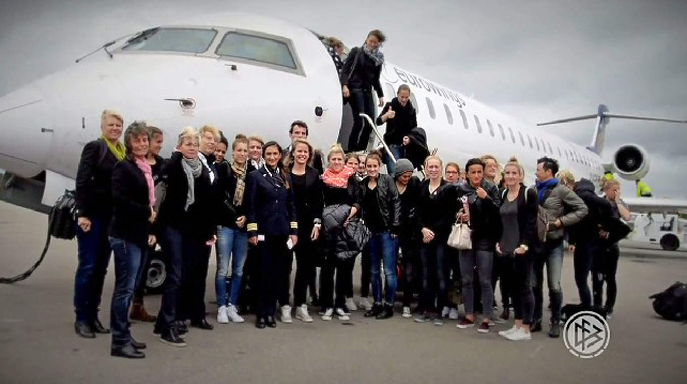 Sicher Ankunft: die deutschen Frauen © DFB-TV