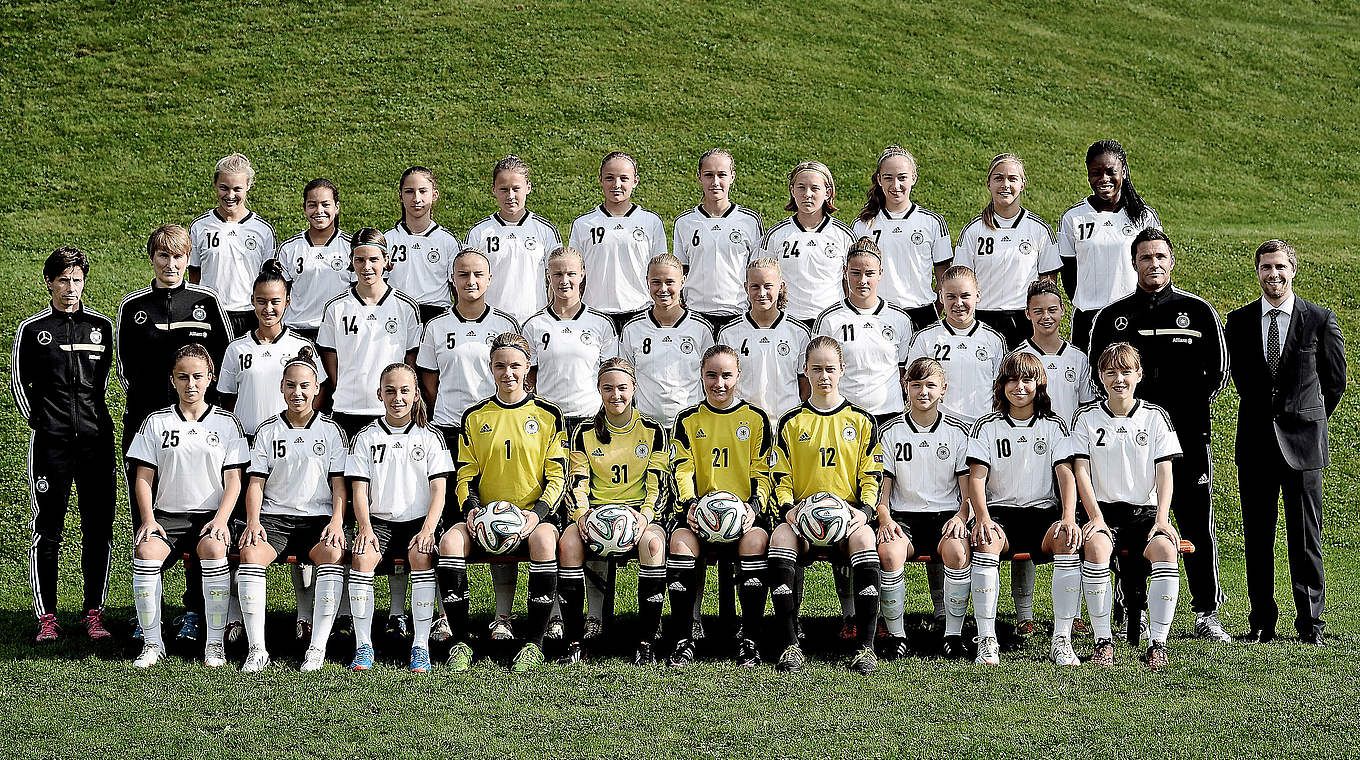 Freuen sich auf die zweite Begegnung in Glasgow: Die U 15-Juniorinnen des DFB © 2014 Getty Images