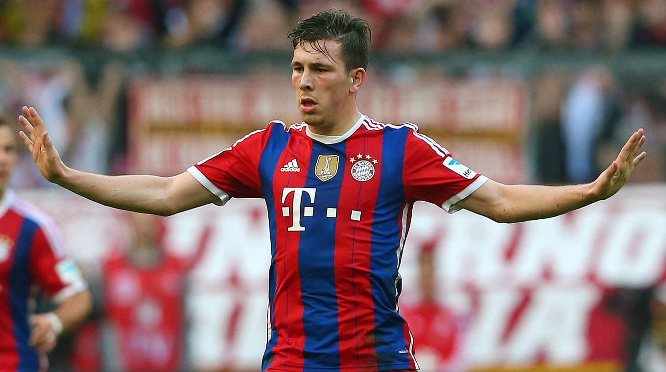 Pierre-Emile Höjbjerg is an active part of FC Bayern's midfield © 2014 Getty Images