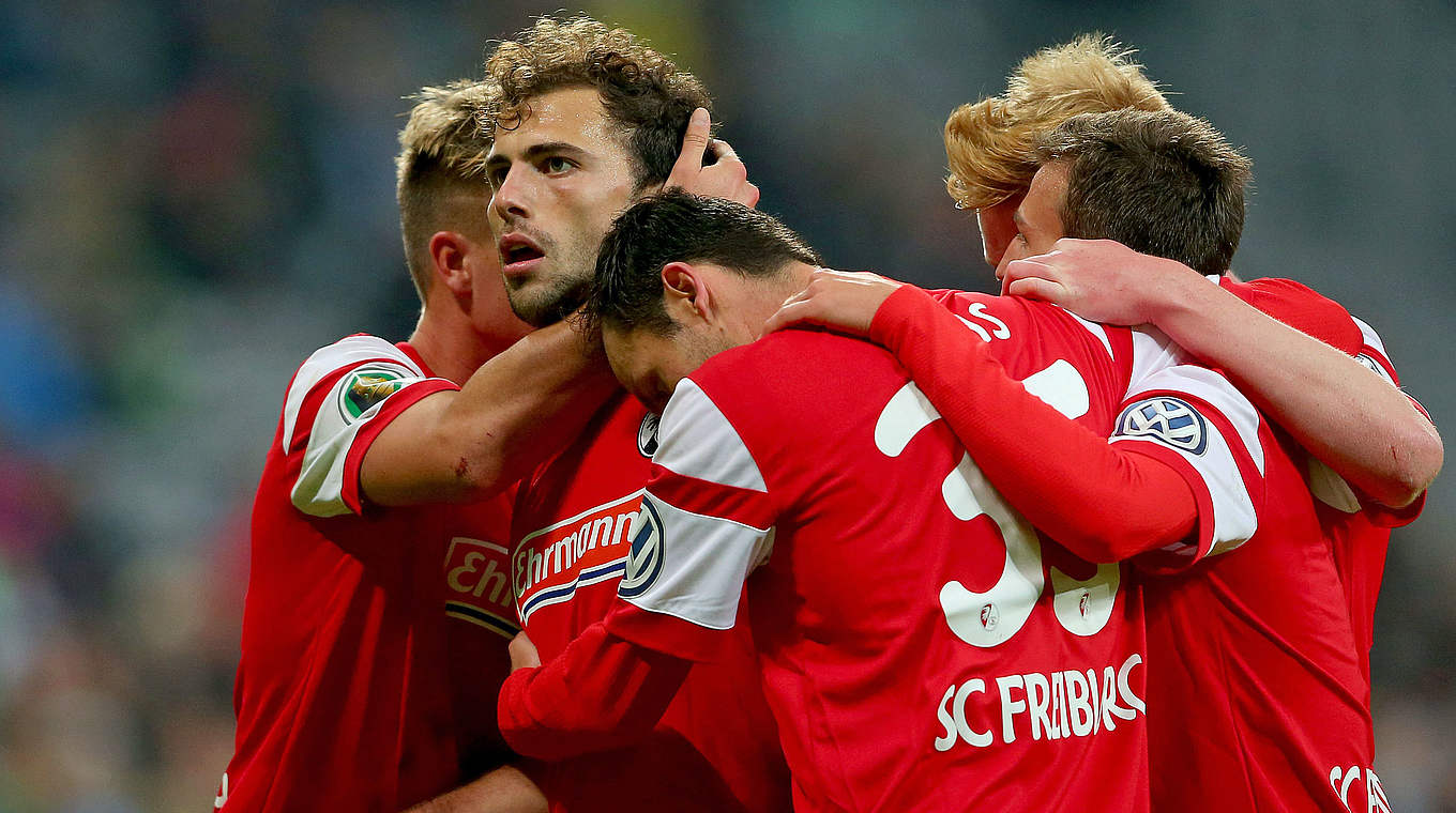 Wollen endlich auch in der Liga jubeln: Die Spieler des SC Freiburg © 2014 Getty Images