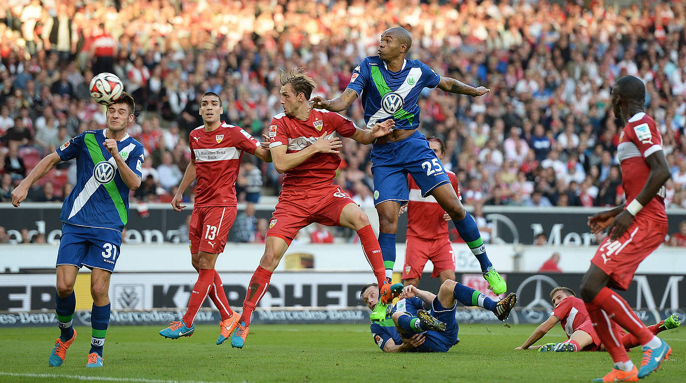 Trifft für Wolfsburg: Robin Knoche © 2014 Getty Images