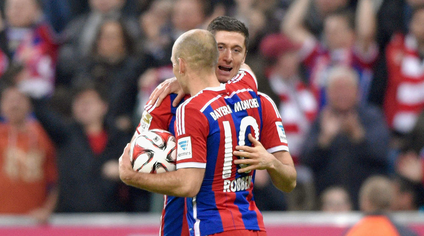 Jubel der beiden Torschützen: Arjen Robben und Robert Lewandowski © 2014 Getty Images