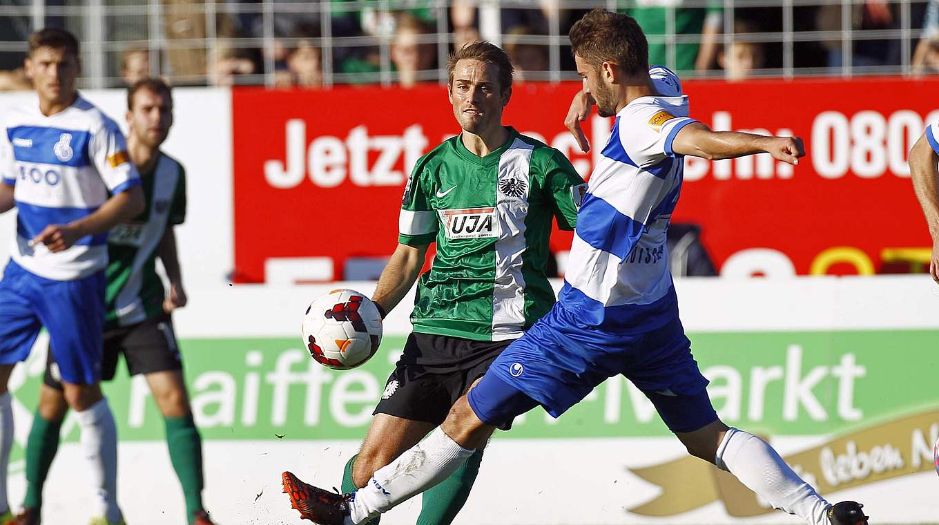 Zwei Protagonisten des Westduells: Duisburgs Albutat (r.) und Münsters Hergesell © 2014 Getty Images