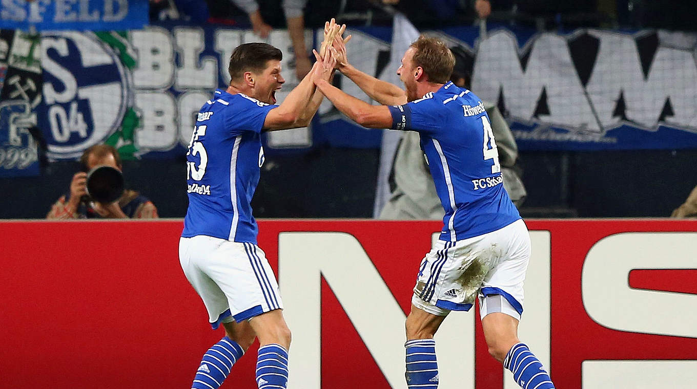 Huntelaar (l.) mit Höwedes: "Wenn wir gewinnen, sind wir weiter" © 2014 Getty Images