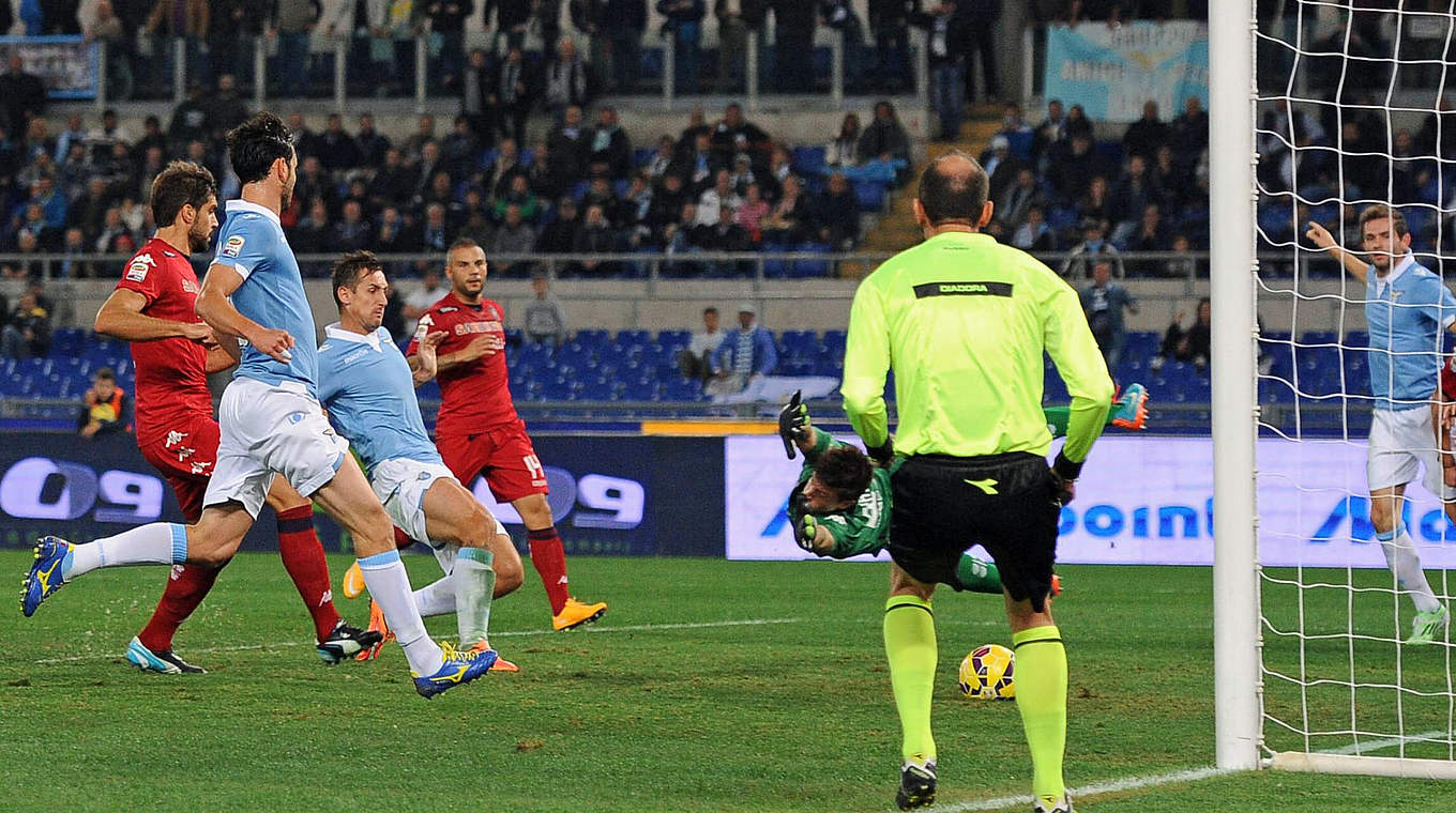 Miroslav Klose scoring his second goal against Cagliari © imago/Gribaudi/ImagePhoto