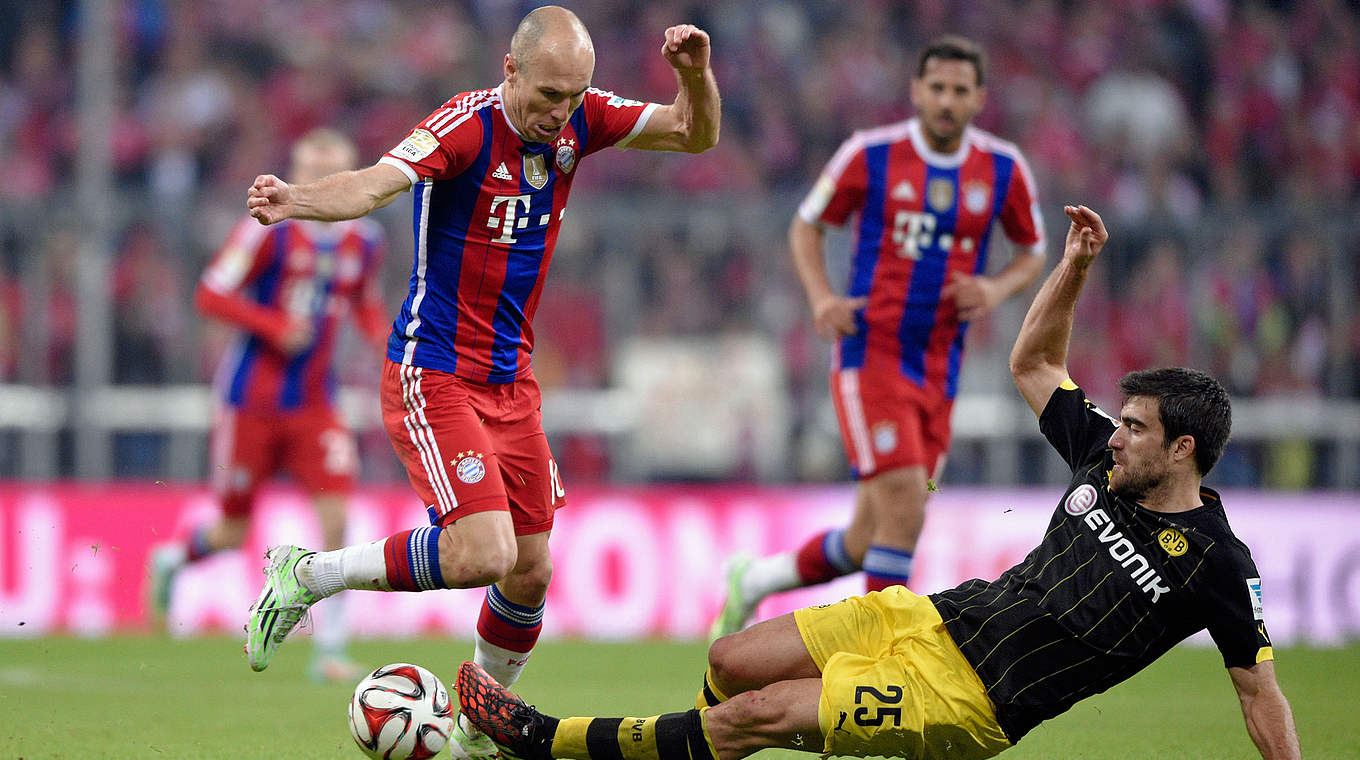 Harter Zweikampf: Dortmunds Sokratis (r.) und Bayerns Robben (li.) © 2014 Getty Images