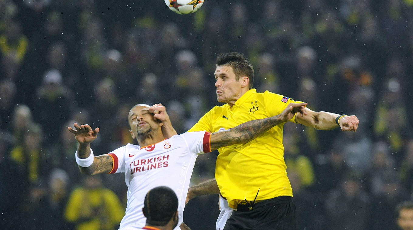 Kehl in a battle with Felipe Melo © imago/Uwe Kraft