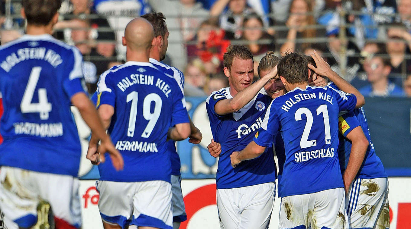 Seit sieben Spielen ungeschlagen: Das Team von Holstein Kiel © 2014 Getty Images