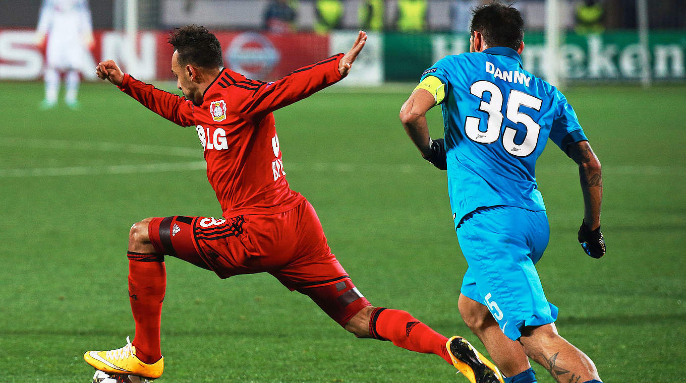 Gelenkig: Karim Bellarabi (l.) gegen seinen russischen Gegenspieler Danny © 2014 Getty Images