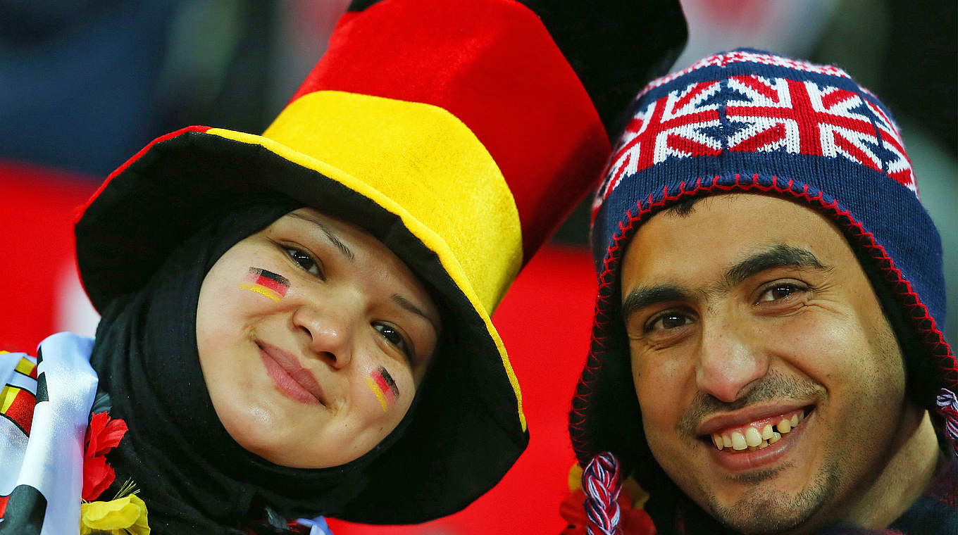 Vorfreude auf den Klassiker: Fans aus Deutschland und England © 2013 Getty Images