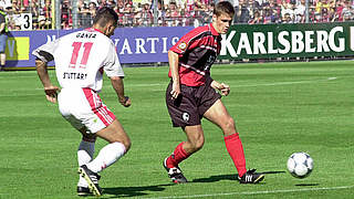 Debüt für SC Freiburg gegen den VfB Stuttgart im Jahr 2000: Sebastian Kehl (r.) © imago