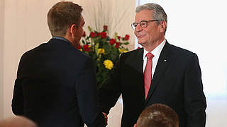 A present for the President: Lahm presents Gauck with photo book 