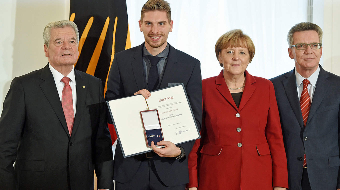 Ausgezeichnet: Ron-Robert Zieler © GES/Markus Gilliar