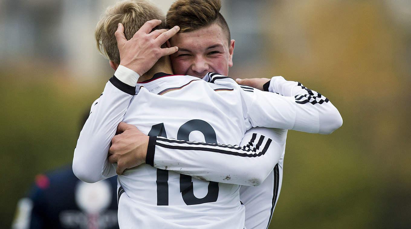 Torschützen beim 3:1 gegen Tschechien: Sam Schreck (l.) und Renat Dadachov © 2014 Getty Images