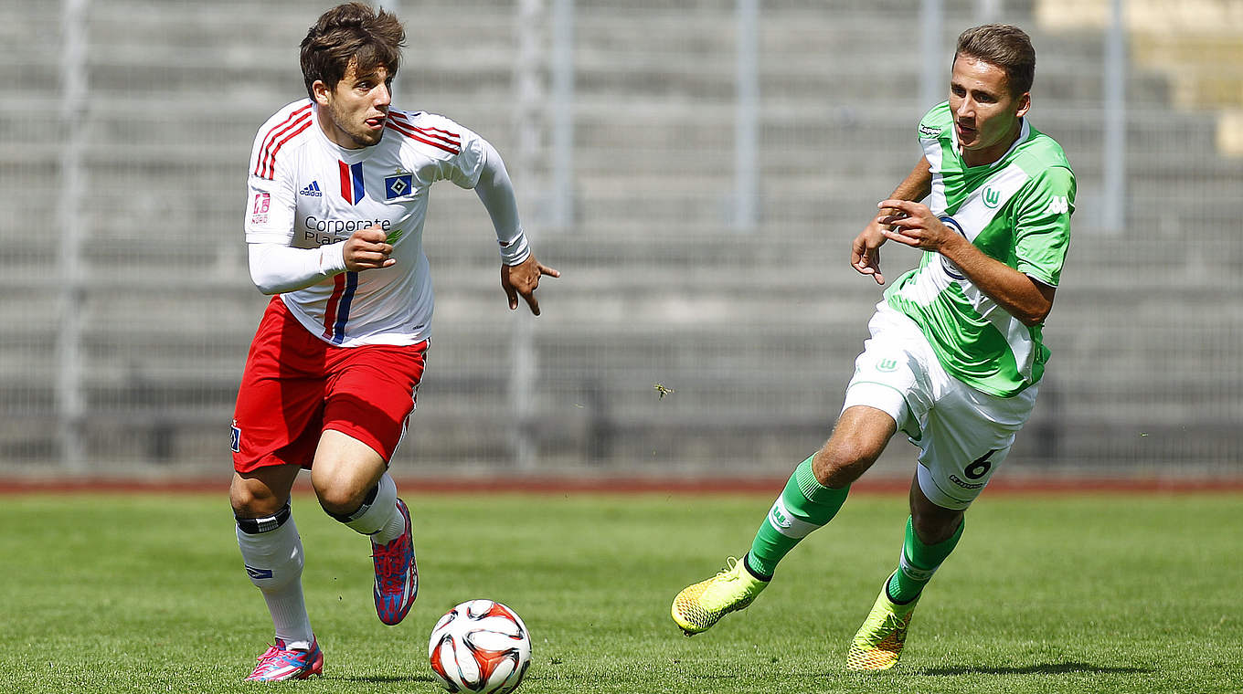 Duell zweier Talente: Arslan (l.) gegen Wolfsburgs Seguin © 2014 Getty Images