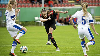 Soll bei Werder weiter für Tore sorgen: U-Nationalspielerin Stefanie Sanders (M.) © 2014 Getty Images