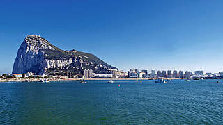 Halbinsel in der Meerenge vor Afrika: Gibraltar mit dem berühmten Affenfelsen © www.allover.cc/Karl Thomas