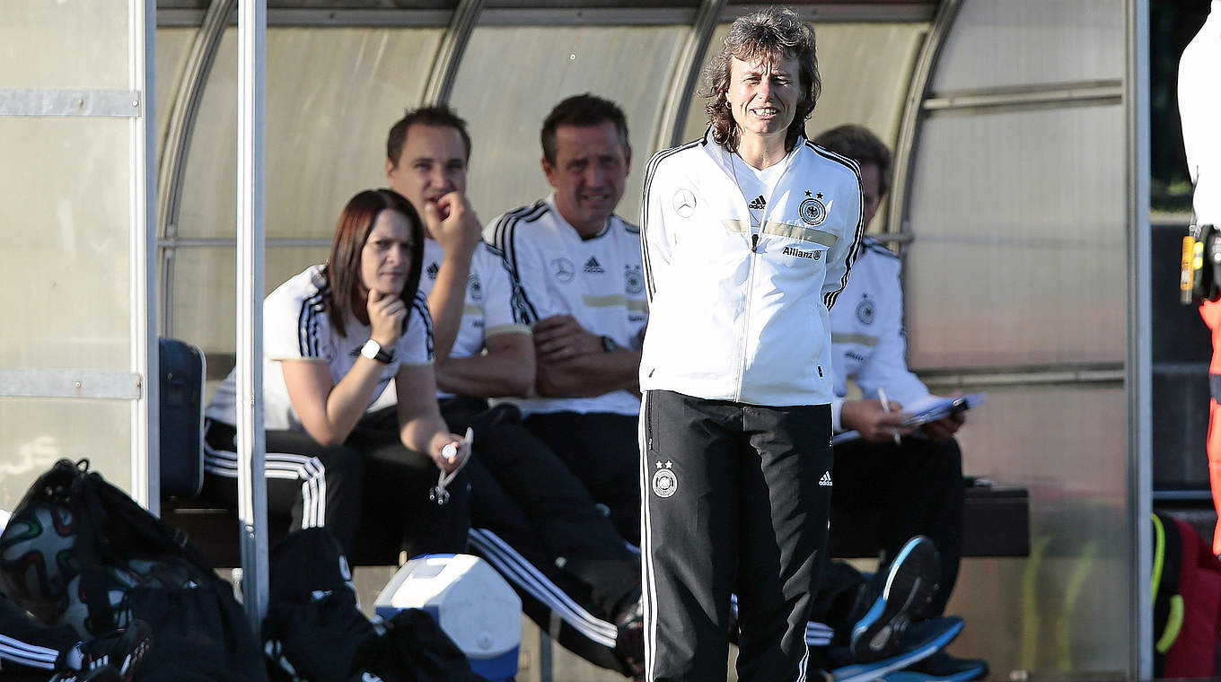 Vorbereitung auf Portugal: Trainerin Ulrike Ballweg (v.) sichtet in Duisburg © 2014 Getty Images