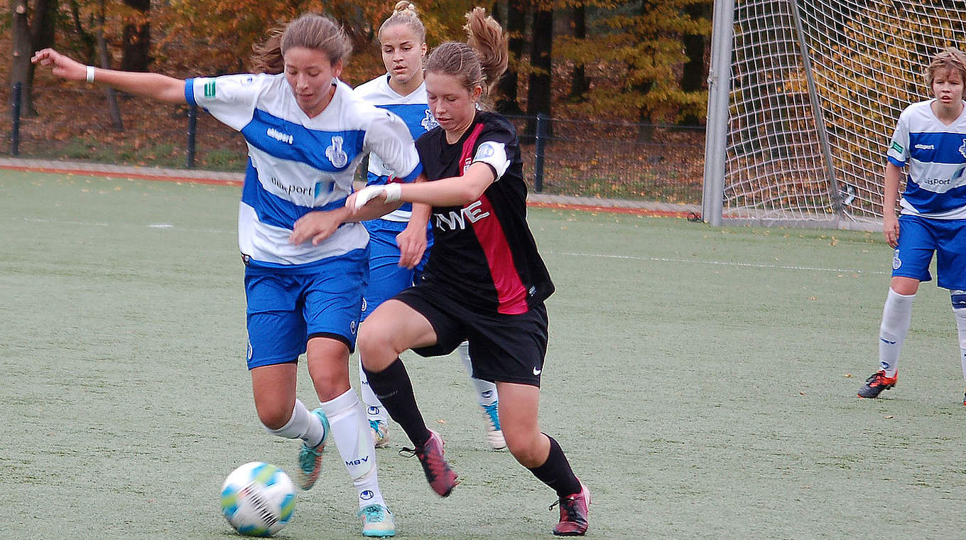 Traf beim Kantersieg: Spielführerin jana Feldkamp (rotes Trikot) © mspw