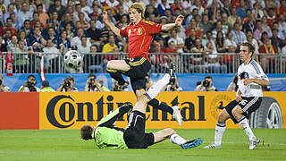 Das goldene Tor im EM-Finale 2008: Torres überwindet Lehmann, Spanien siegt © imago sportfotodienst