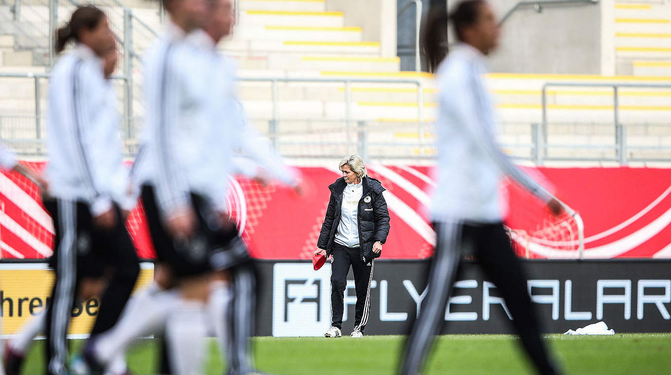Silvia Neid is focused on the final game of the year © 2014 Getty Images
