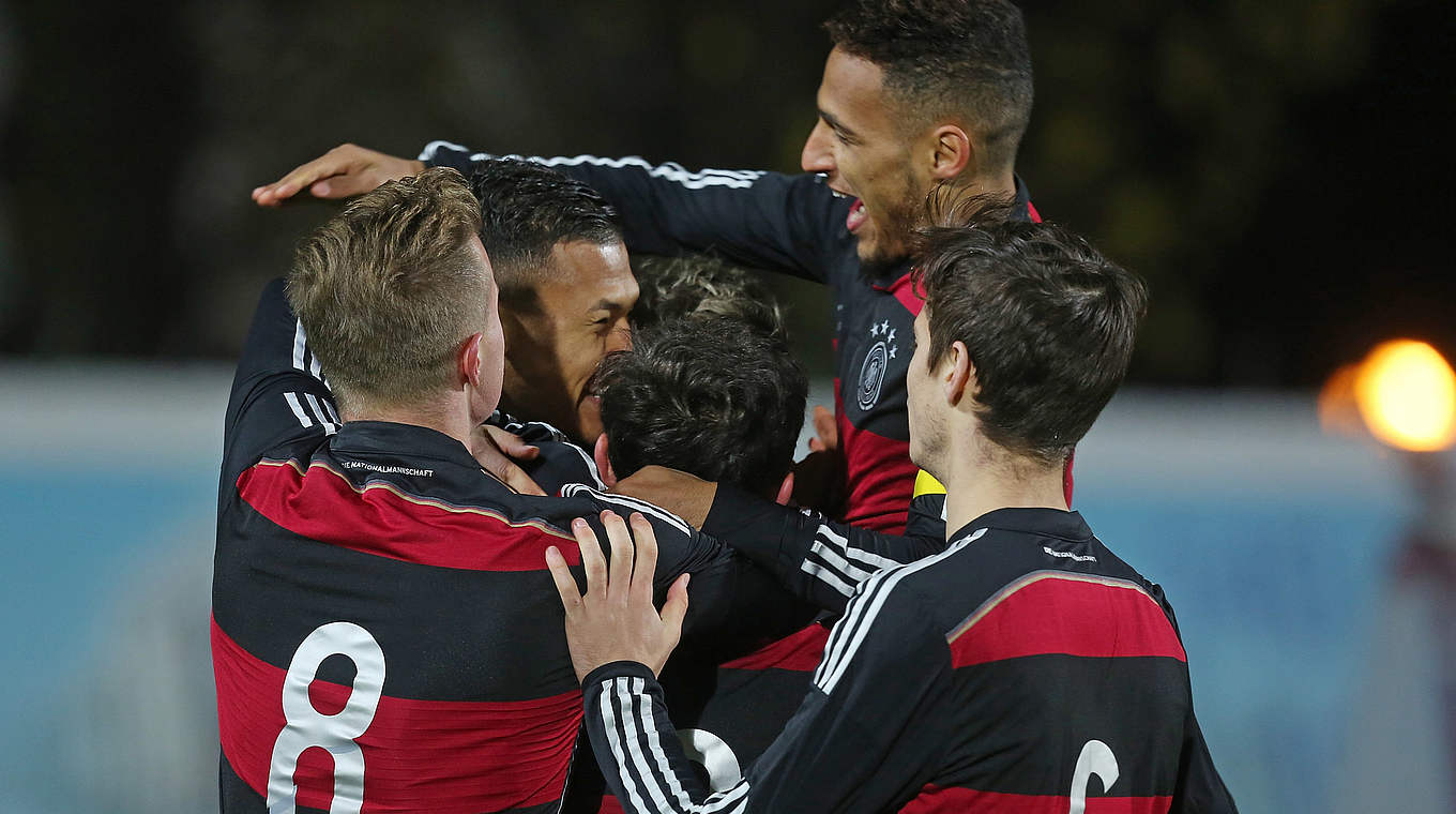 Feiern in Stettin den ersten Saisonsieg: Deutschlands U 19-Junioren © 2014 Getty Images