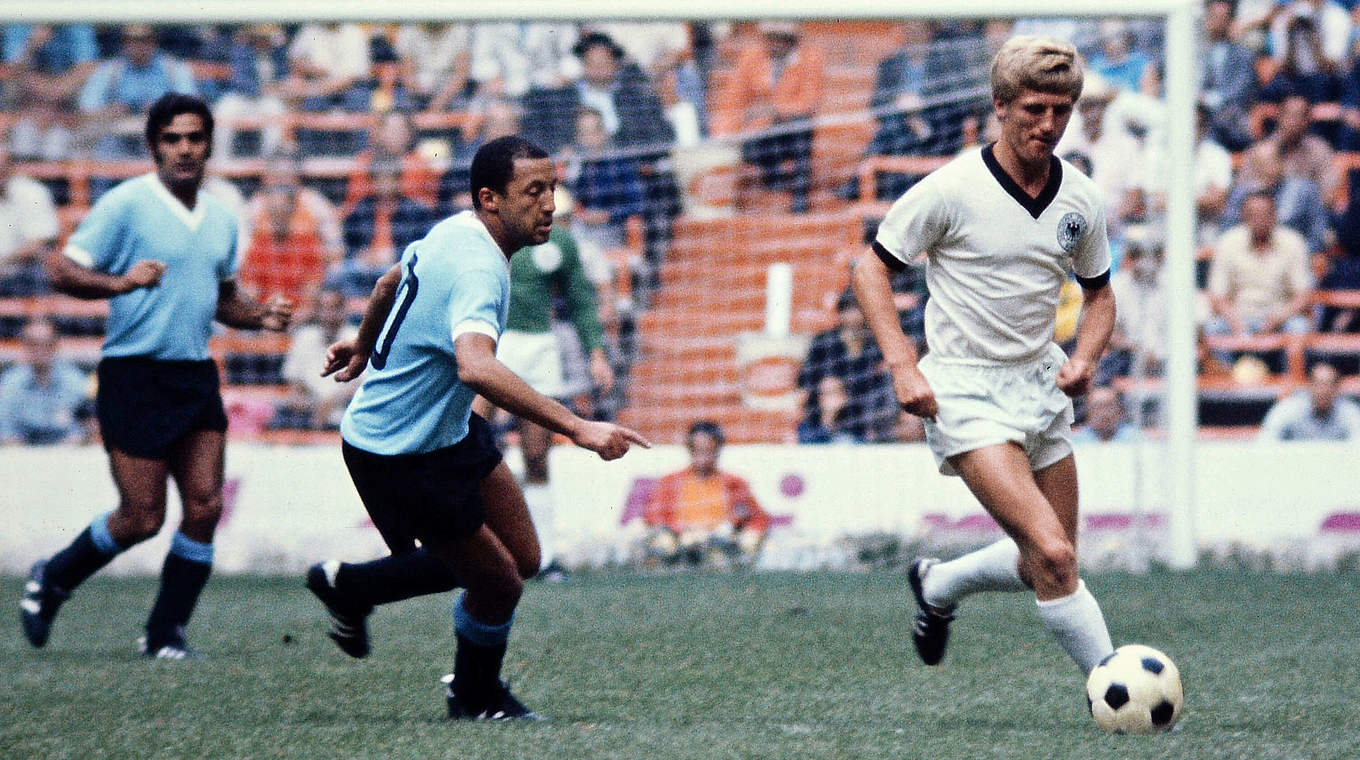 1:0 im Spiel um Platz drei gegen Uruguay: Fichtel (r.) bei der WM 1970 © imago sportfotodienst