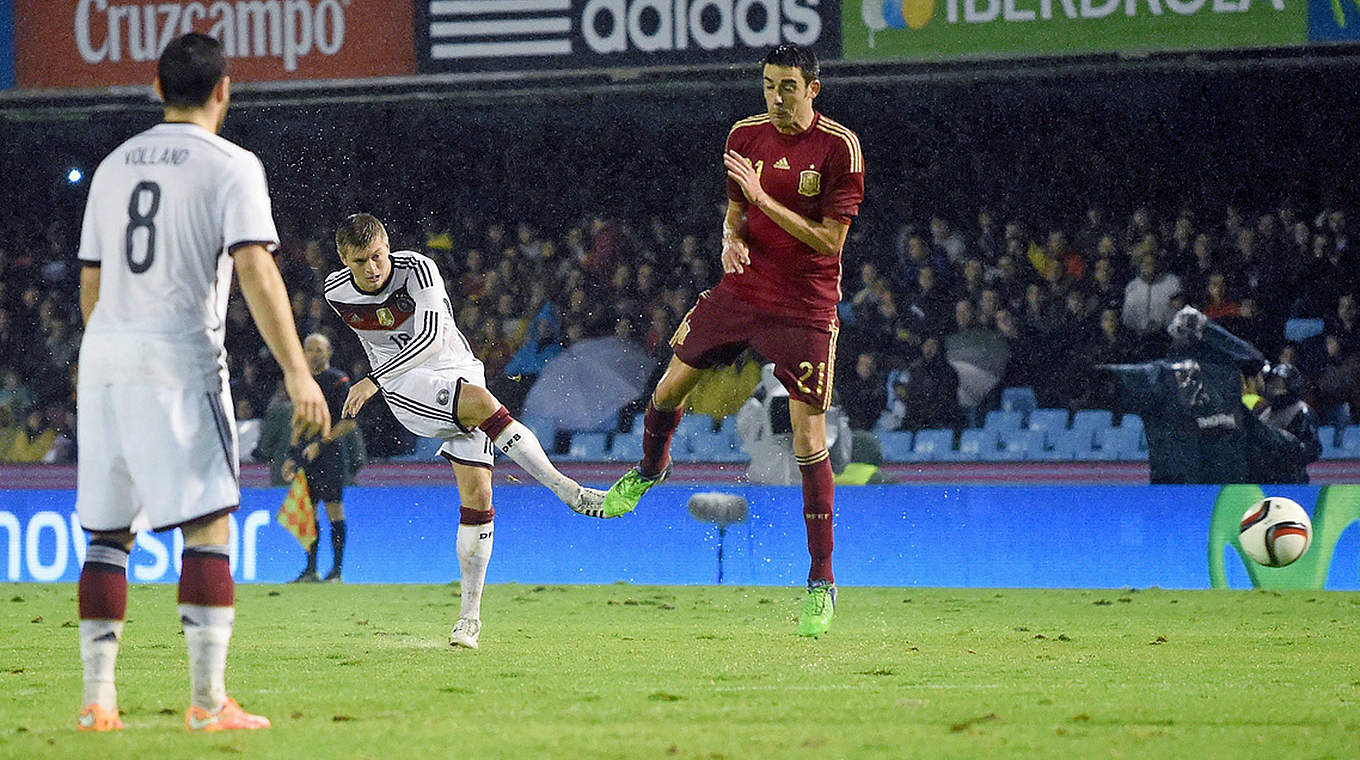 Toni Kroos fires in the winning goal © GES/Markus Gilliar