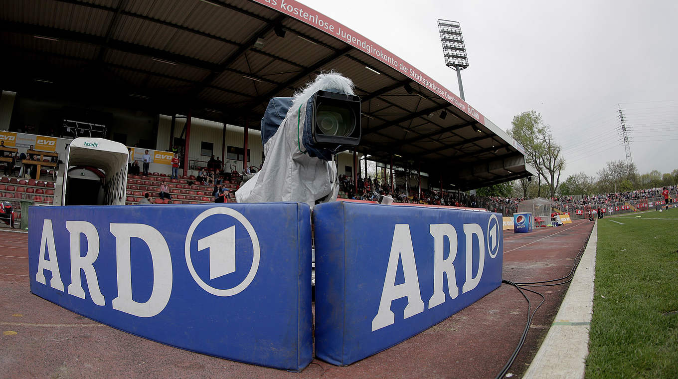 Zusammenarbeit bis 2018: DFB verlängert mit ARD und ZDF  © Getty Images