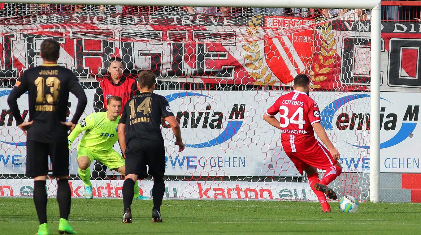 Elfmeter gegen Duisburg: Mattuschkas erstes Tor für Cottbus am 18. Oktober © imago