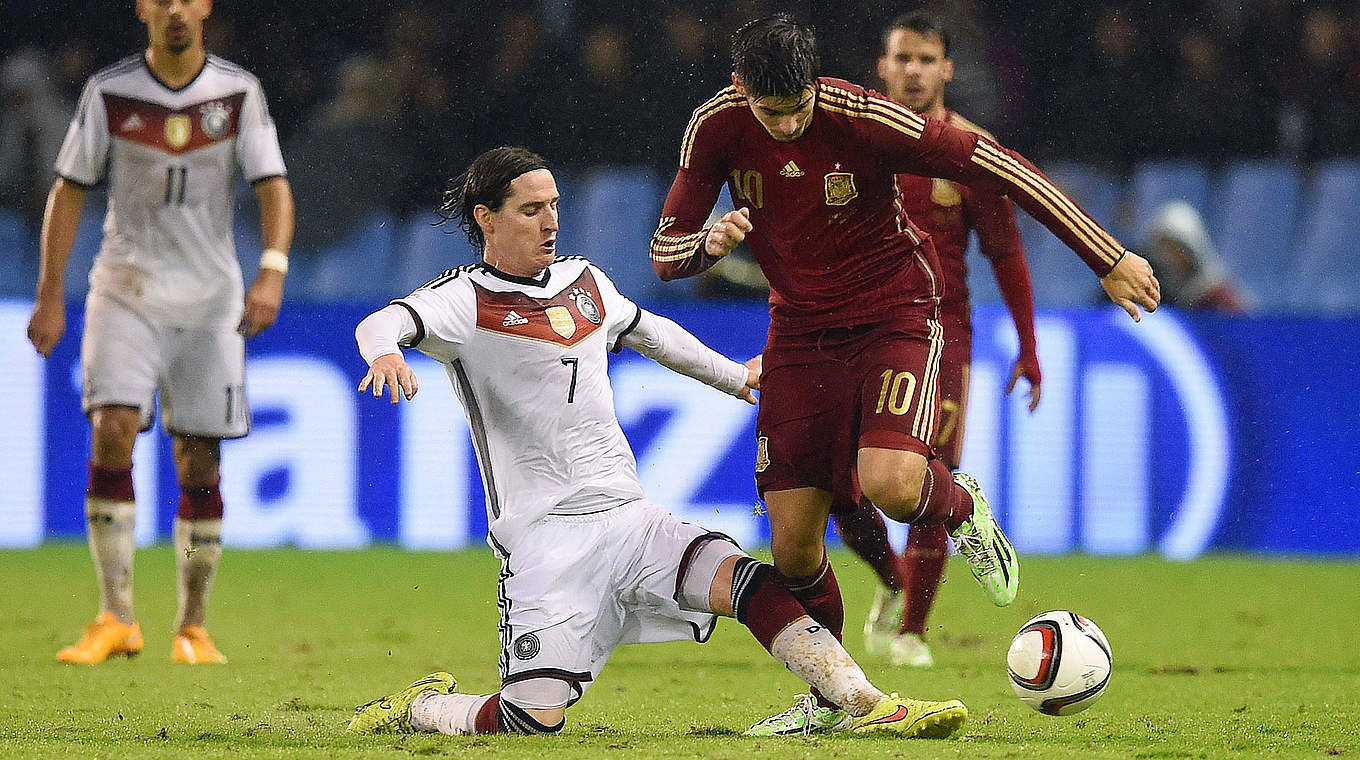 Fünftes Länderspiel für Deutschland: Sebastian Rudy (2.v.l.) in Vigo gegen Spanien © 2014 Getty Images