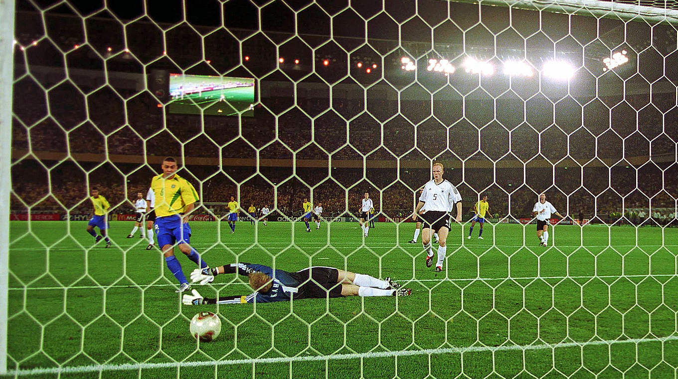 Ronaldo scored a brace in the final in 2002: "I prefer those memories" © 
