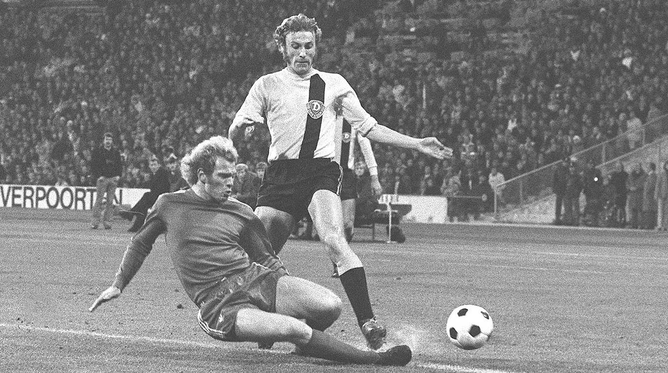 Duell im Europapokal 1973: Geyer mit Dresden gegen Hoeneß (l.) und Bayern © imago sportfotodienst
