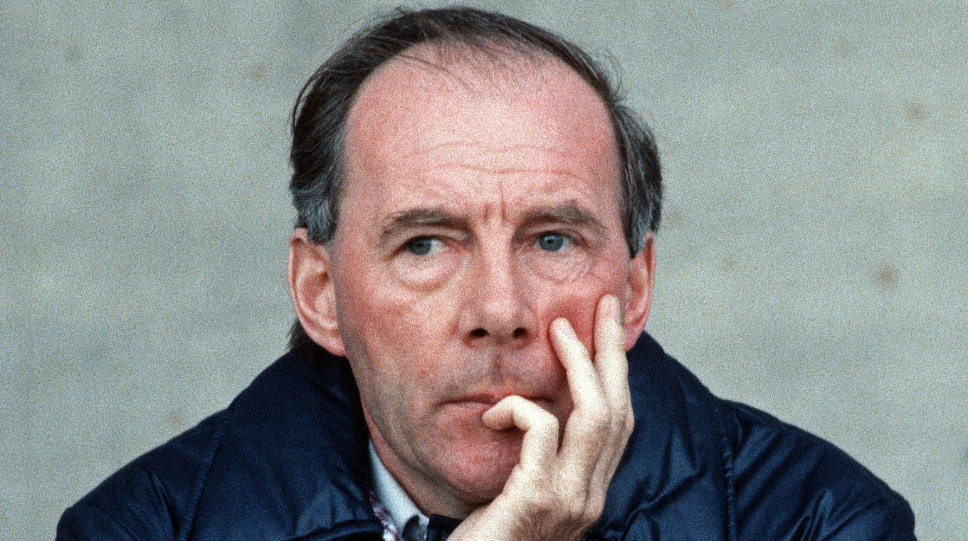 Ein Weltenbummler wird 80: Dietrich Weise als Nationaltrainer von Liechtenstein  © 1983 Getty Images