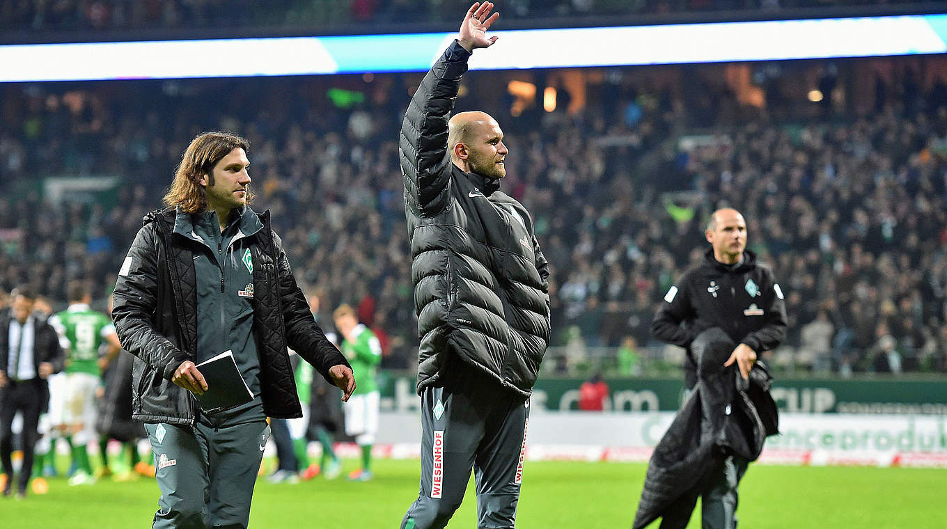 Will den vierten Pflichtspielsieg in Serie: Werder-Coach Viktor Skripnik (M.) © 2014 Getty Images
