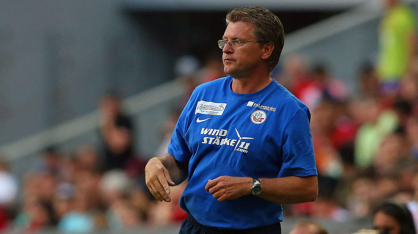 Unterliegt mit Hansa Rostock gegen Schlusslich Meppen: Coach Roland Kroos © 2013 Getty Images