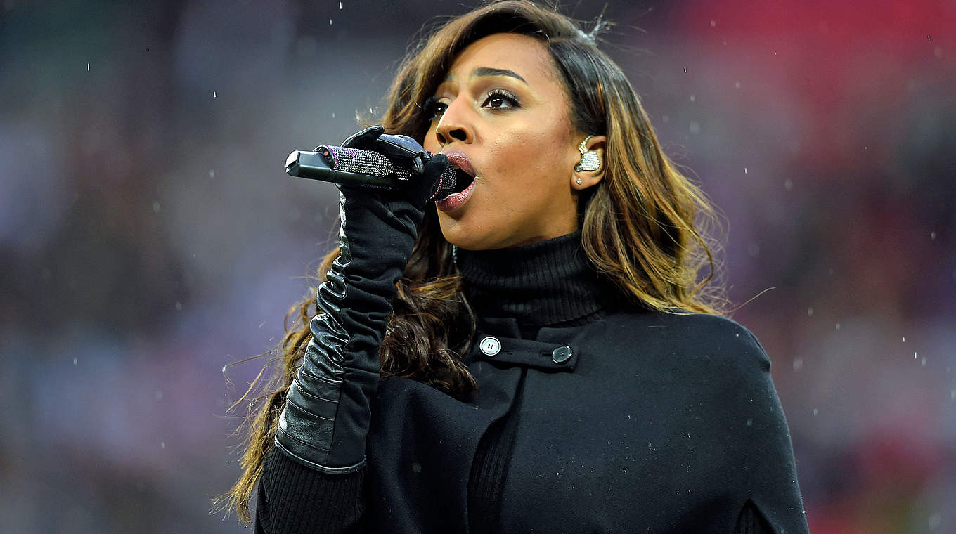 Alexandra Burke sang the national anthems © 2014 Getty Images