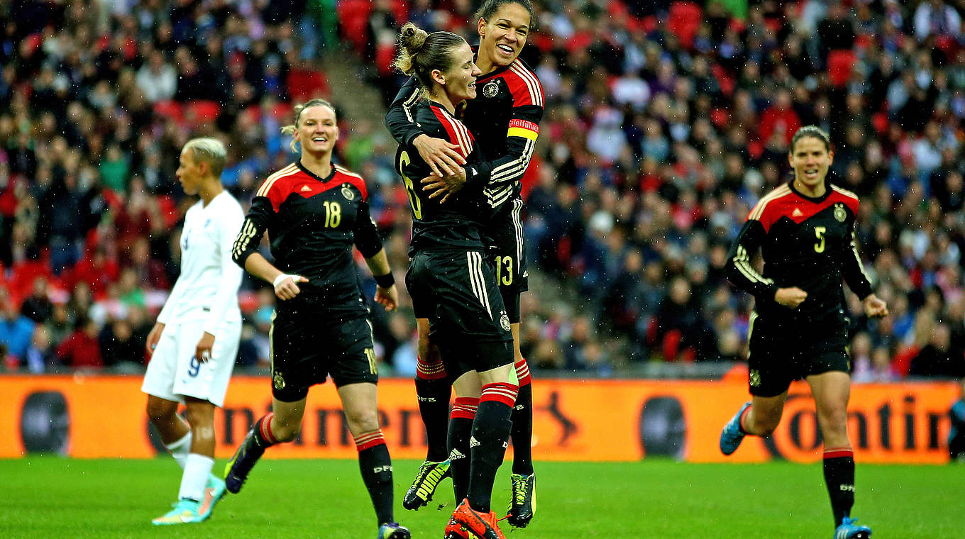 Jubel in Wembley: Laudehr (3.v.l.) und Sasic (2.v.r.) © 2014 Getty Images