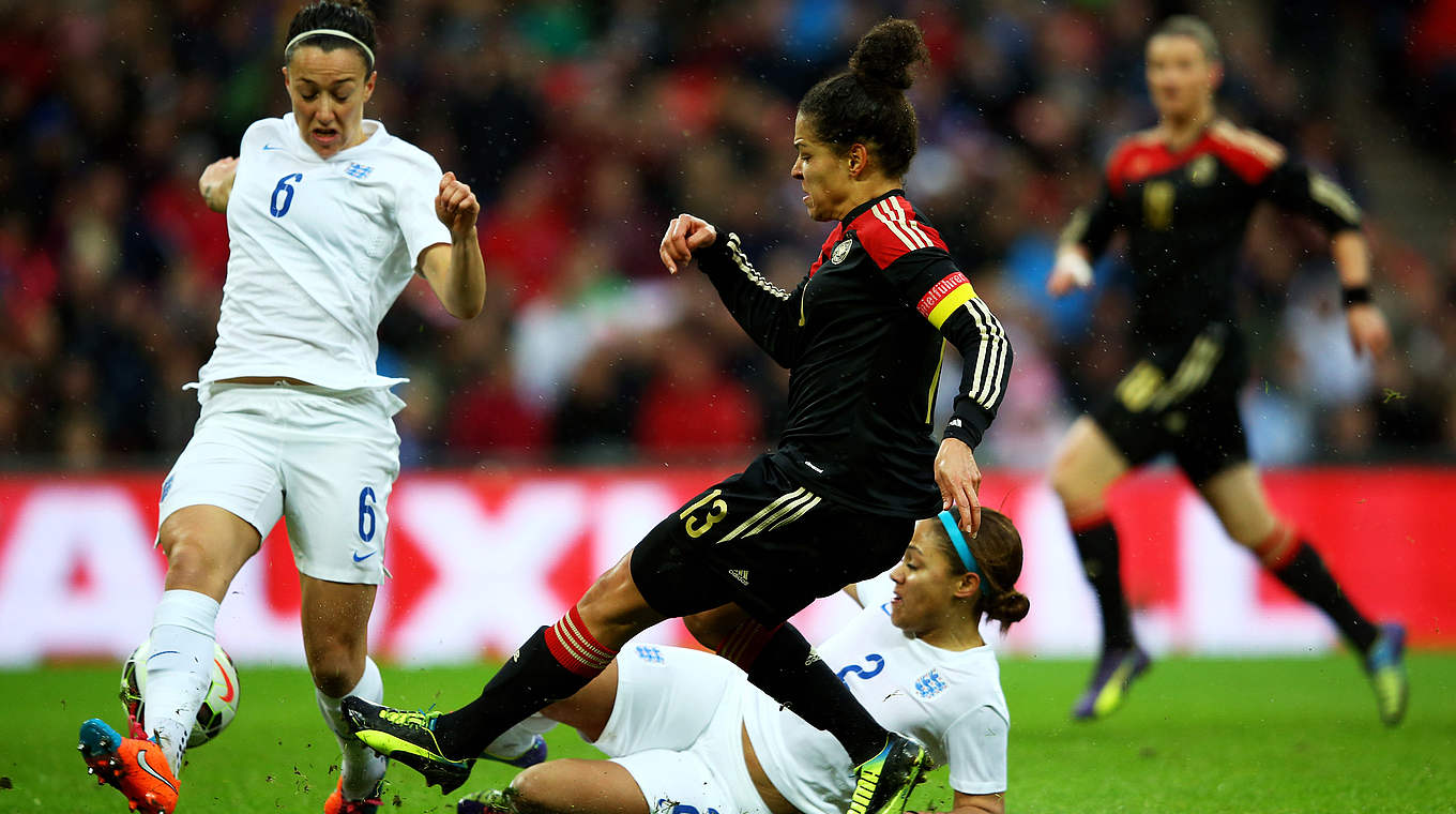 Celia Sasic fires home to make it 2-0 © 2014 Getty Images