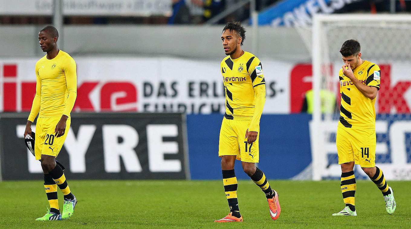 Niedergeschlagen: die Spieler von Borussia Dortmund nach dem 2:2 in Paderborn © 2014 Getty Images