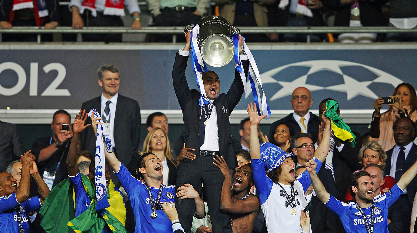 Champions-League-Sieger 2012: Roberto di Matteo mit dem Pokal © 2012 Getty Images