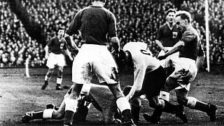 Weltmeister verliert in Wembley: England siegt 1954 mit 1:0 gegen Deutschland © imago