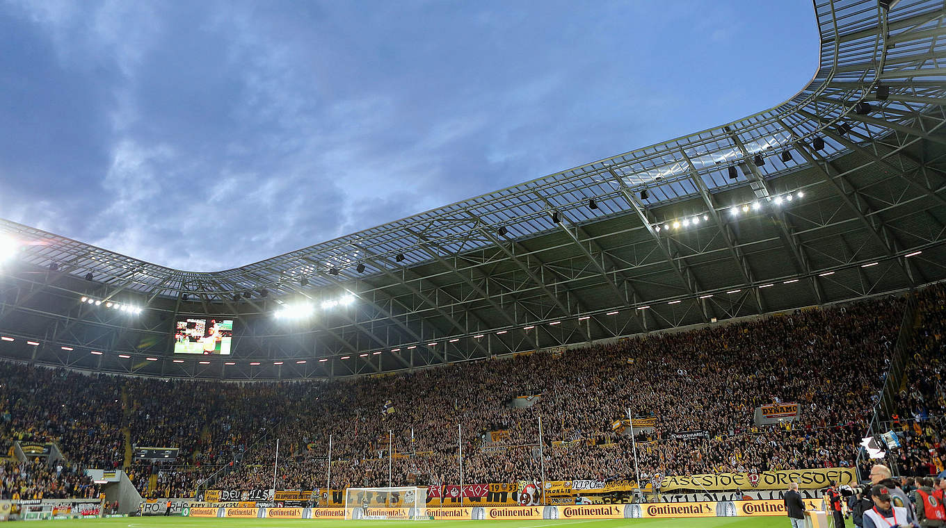 Die Fans strömen auch in der 3. Liga: 23.639 Besucher im Schnitt bei Dynamo © 2014 Getty Images