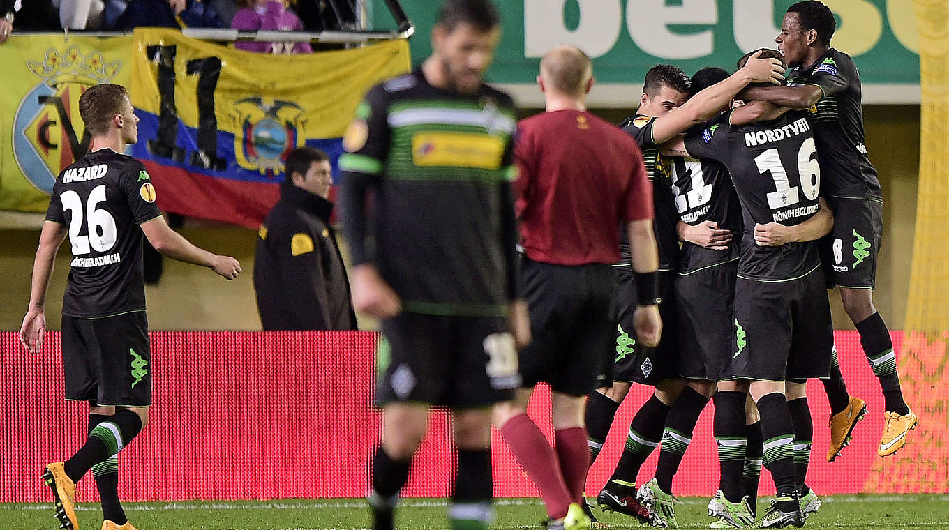 Punktgewinn im El Madrigal: Die Borussia jubelt © afp